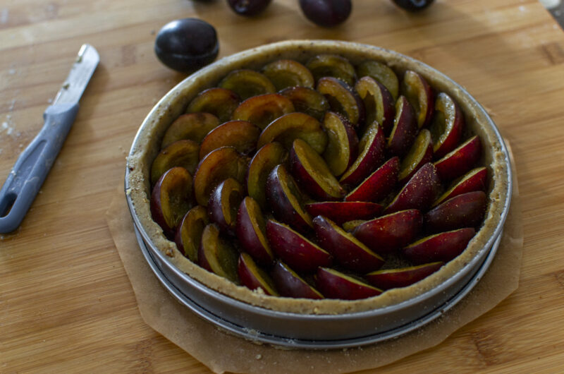Tarte aux quetsches à la cannelle et aux noisettes